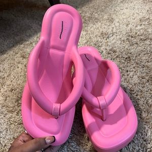 BEAUTIFUL MELISSA PLATFORM FLIP FLOPS
bubblegum scented
brand new